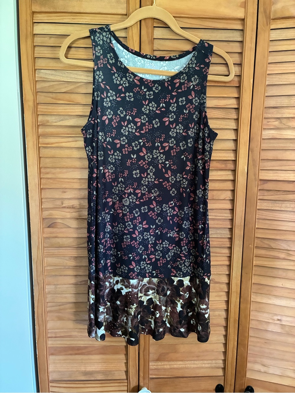 LOGO by Lori Goldstein Black Floral Sleeveless Tunic with Brown Hem